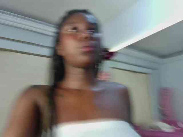 Roxxana-queen webcam