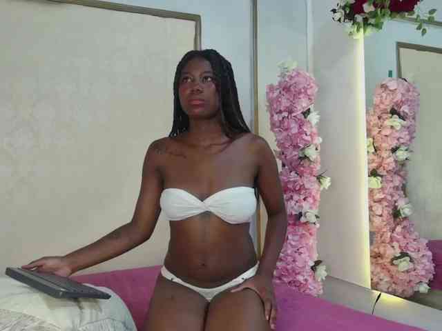 Roxxana-queen webcam