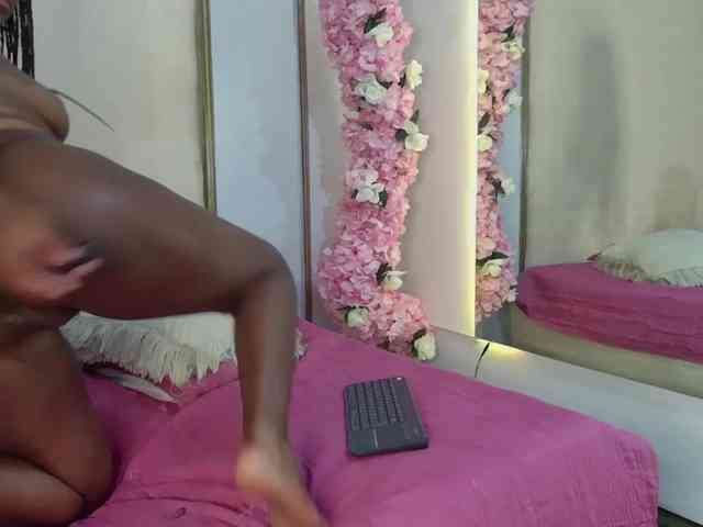 Roxxana-queen webcam