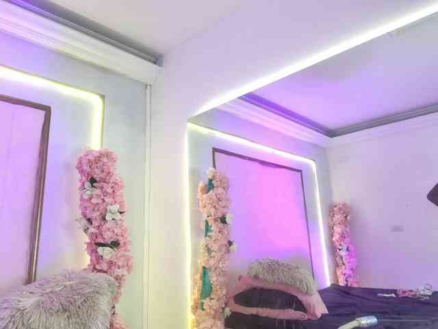 Roxxana-queen webcam