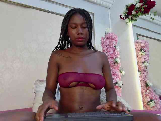 Roxxana-queen webcam