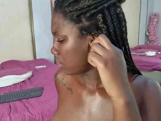 Roxxana-queen webcam