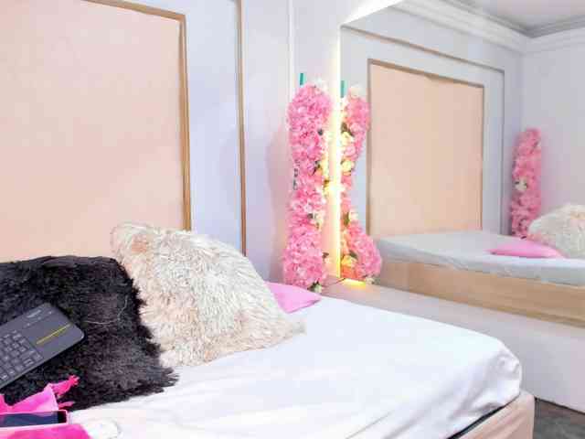 Roxxana-queen webcam