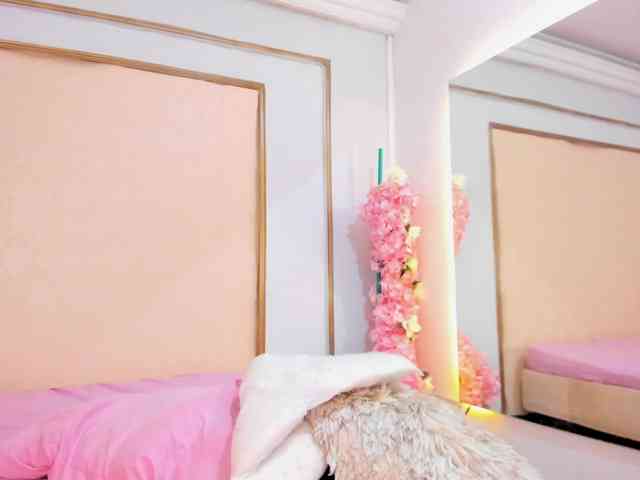 Roxxana-queen webcam