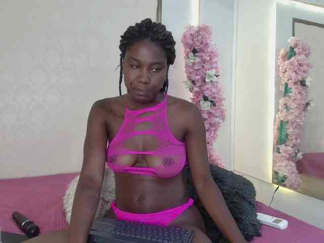 Roxxana-queen webcam