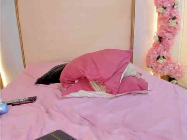 Roxxana-queen webcam