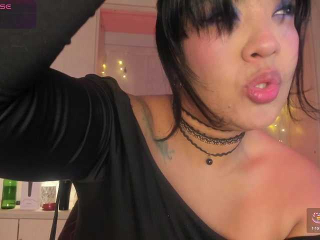 Vicky-Ruiz's BongaCams show and profile