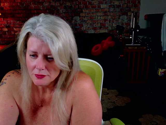 Alicescuriosity's BongaCams show and profile