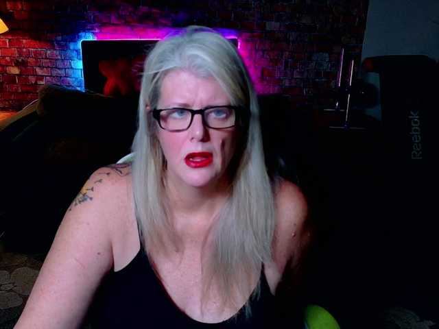 Alicescuriosity's BongaCams show and profile