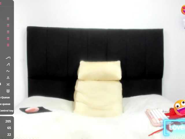 louise-Mikk's BongaCams show and profile