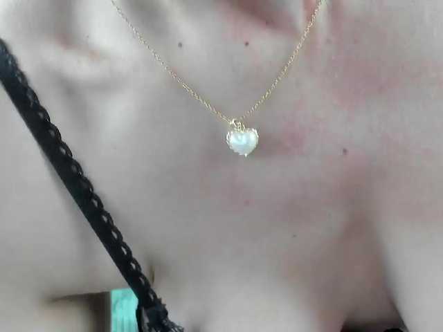 louise-Mikk's BongaCams show and profile