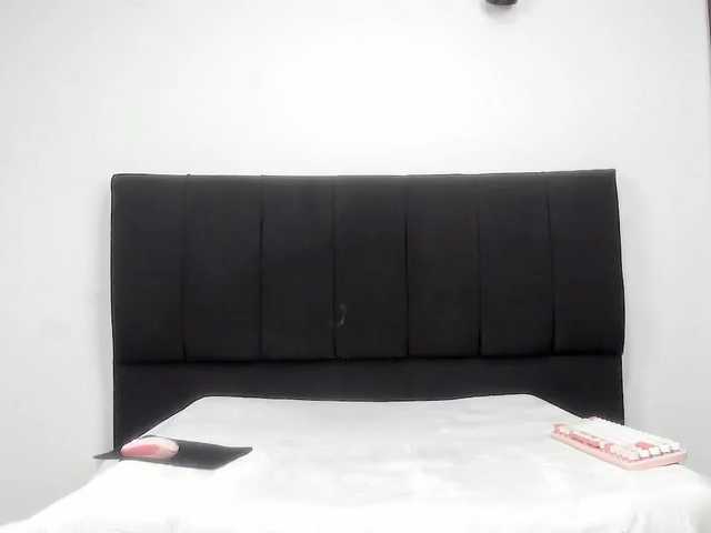 louise-Mikk's BongaCams show and profile