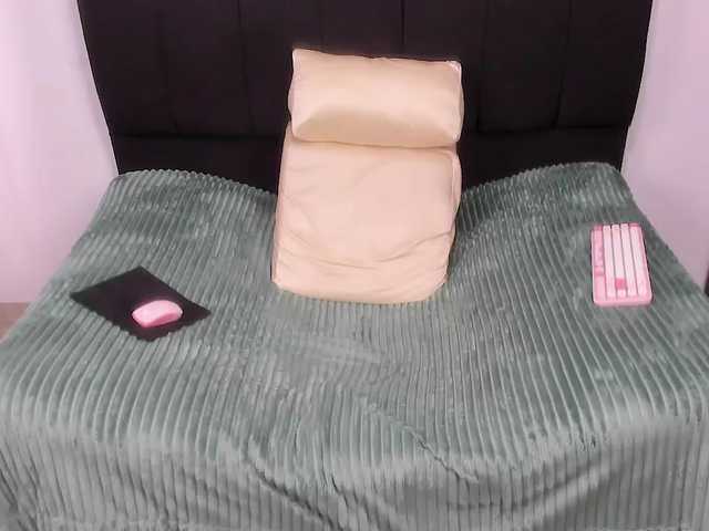 louise-Mikk's BongaCams show and profile