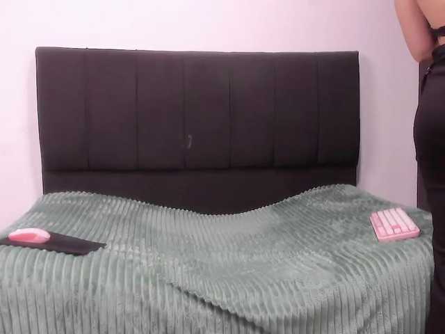 louise-Mikk's BongaCams show and profile