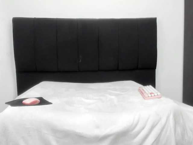 louise-Mikk's BongaCams show and profile