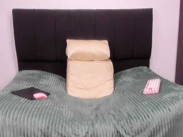 louise-Mikk's BongaCams show and profile