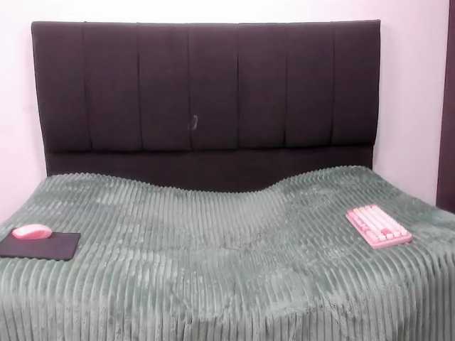 louise-Mikk's BongaCams show and profile