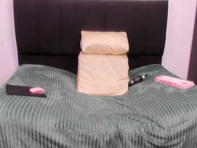 louise-Mikk's BongaCams show and profile