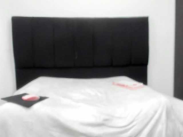 louise-Mikk's BongaCams show and profile