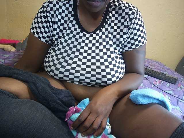 Thicksoraya's BongaCams show and profile