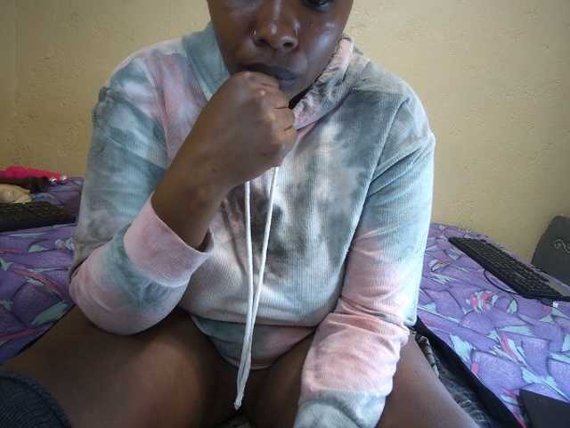 Thicksoraya's BongaCams show and profile