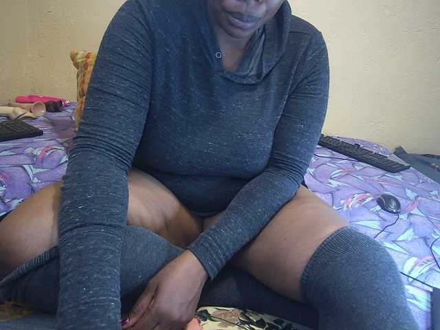 Thicksoraya webcam bongacams model stream image