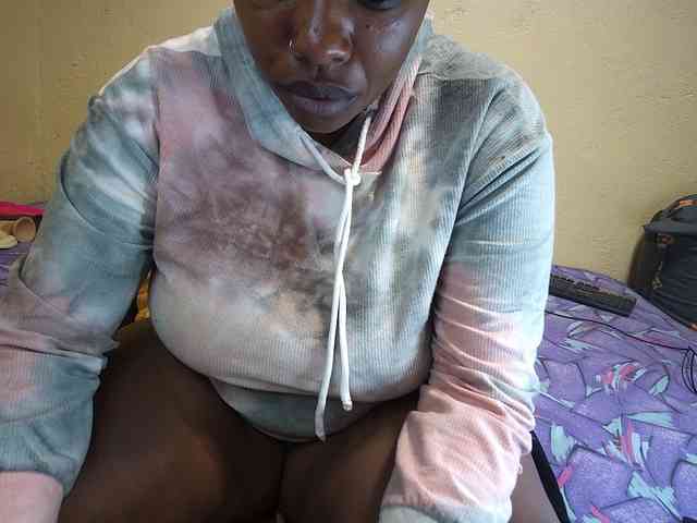 Thicksoraya Live Webcam on BongaCams