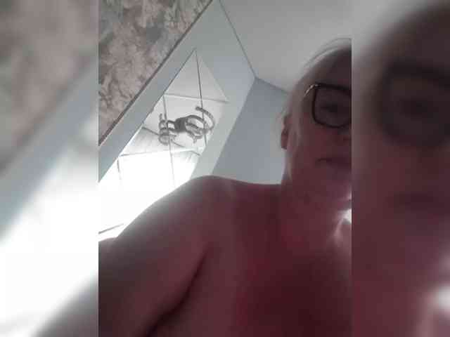 MadisonLove webcam