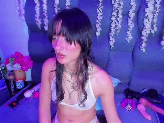 DaniDream's BongaCams show and profile