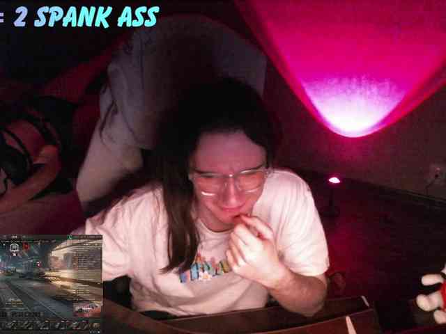 izilizi-24 Live Webcam on BongaCams