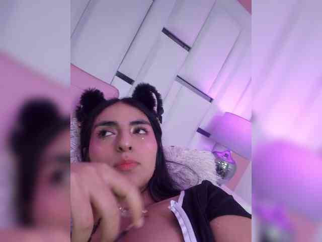 LennaBlair webcam