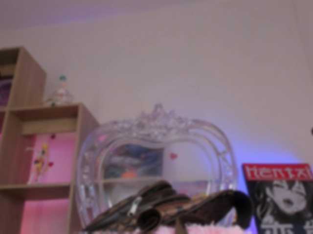 MIA-MORALEZ's BongaCams show and profile