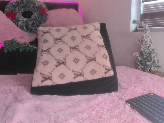 MIA-MORALEZ's BongaCams show and profile