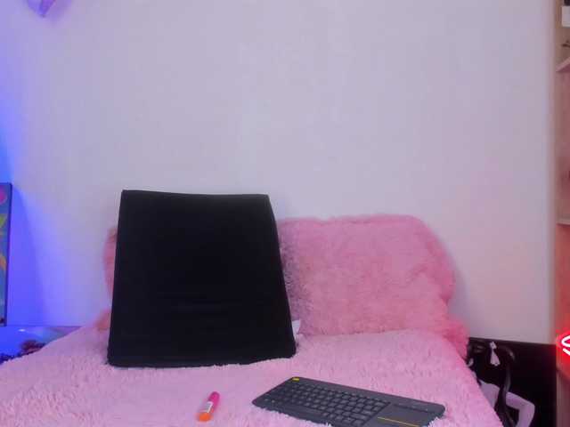 MIA-MORALEZ's BongaCams show and profile