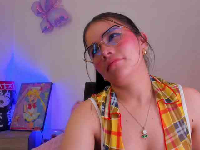 Mia_Moralez webcam