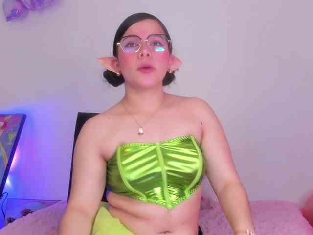 Mia_Moralez webcam
