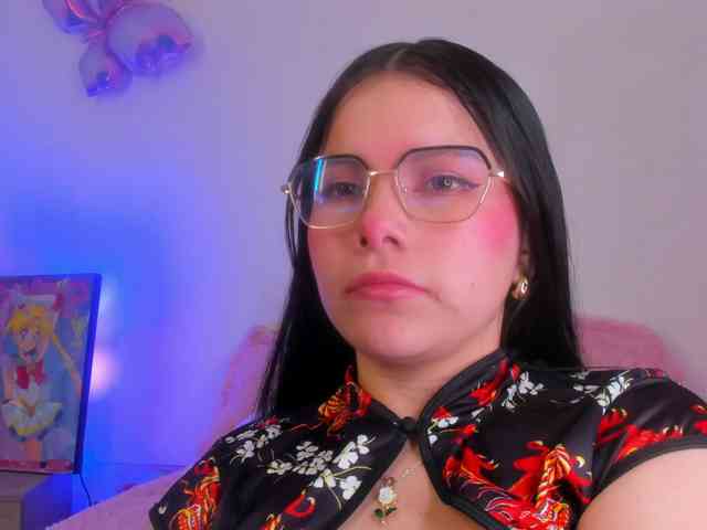 Mia_Moralez webcam