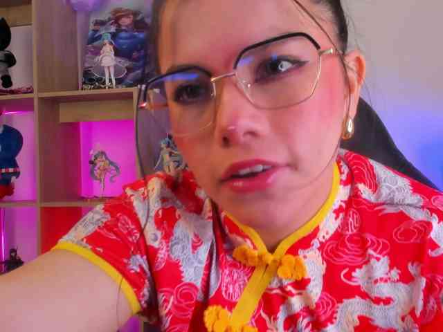 Mia_Moralez webcam