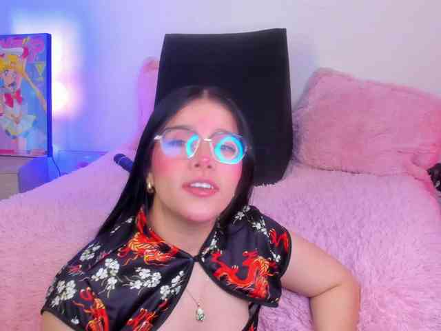 Mia_Moralez webcam