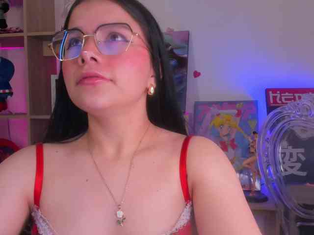 Mia_Moralez webcam