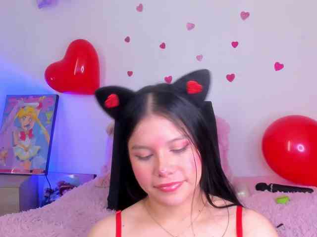 Mia_Moralez webcam