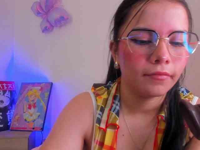 Mia_Moralez webcam