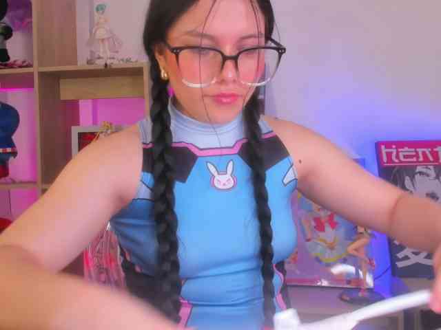 Mia_Moralez webcam