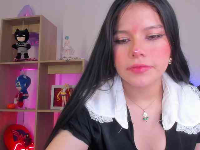 Mia_Moralez webcam