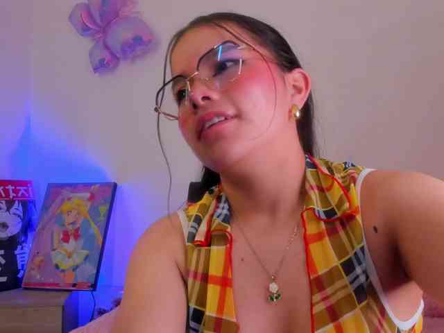 Mia_Moralez webcam