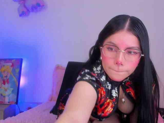 Mia_Moralez webcam