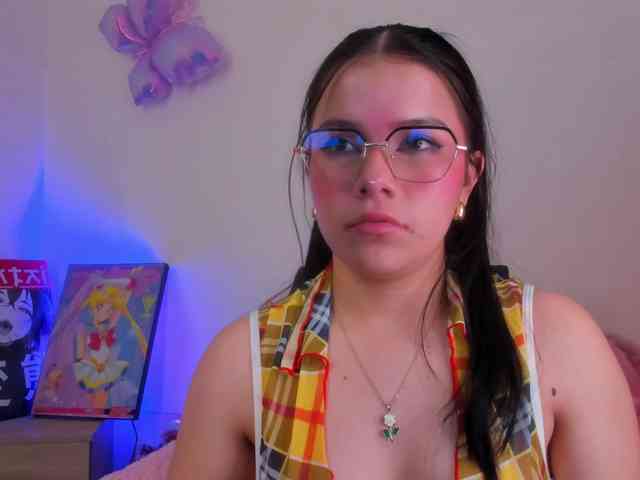 Mia_Moralez webcam