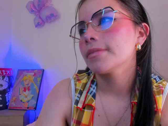Mia_Moralez webcam