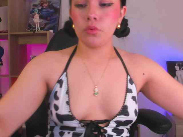 Mia_Moralez webcam