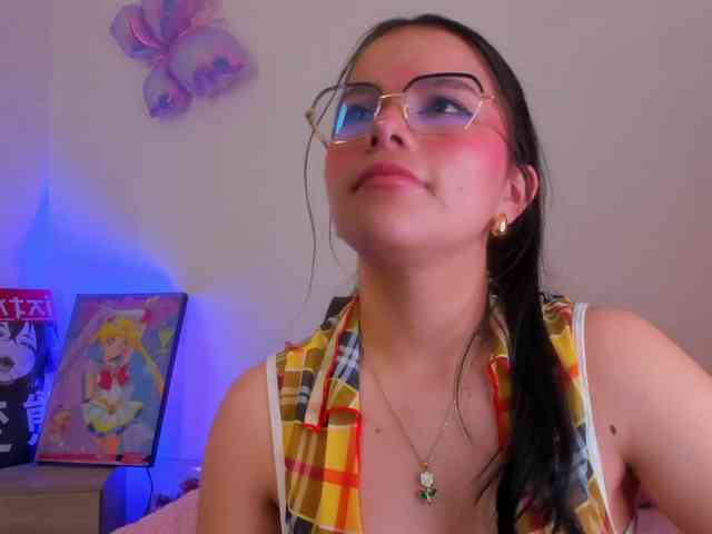 Mia_Moralez webcam